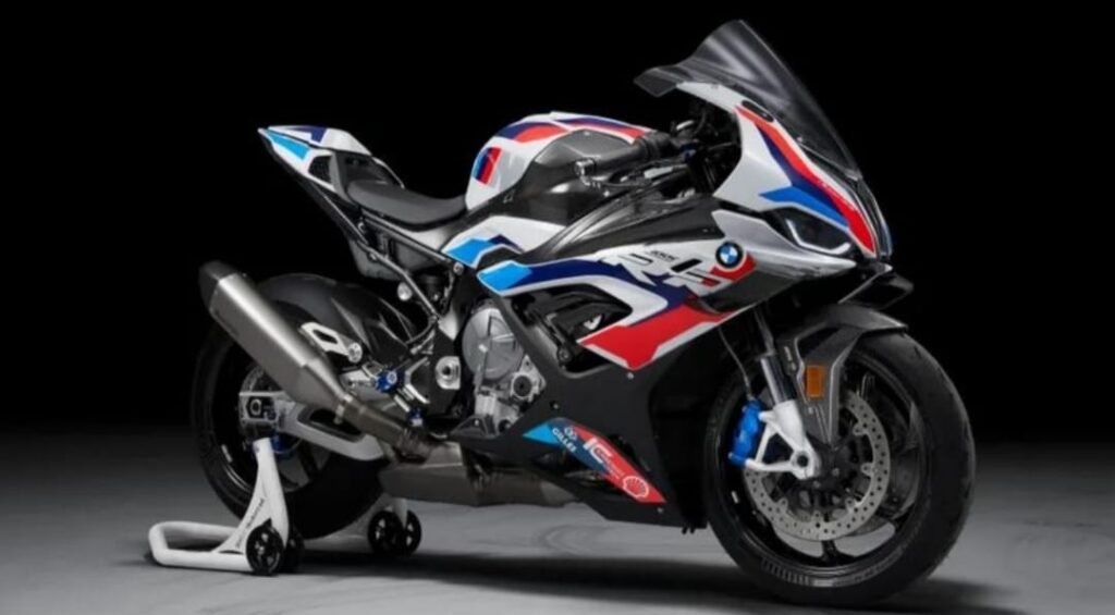 BMW M 1000 RR 2025 बीएमडब्ल्यू एम 1000 आरआर एक हाई स्पीड 300 किमी/घंटा से अधिक इंजन लगभग 212 हॉर्सपावर  BMW M 1000 RR यह बाइक सिर्फ 3 सेकंड के भीतर 0 से 100 किमी/घंटा की स्पीड पकड़ सकती है BMW M 1000 RR